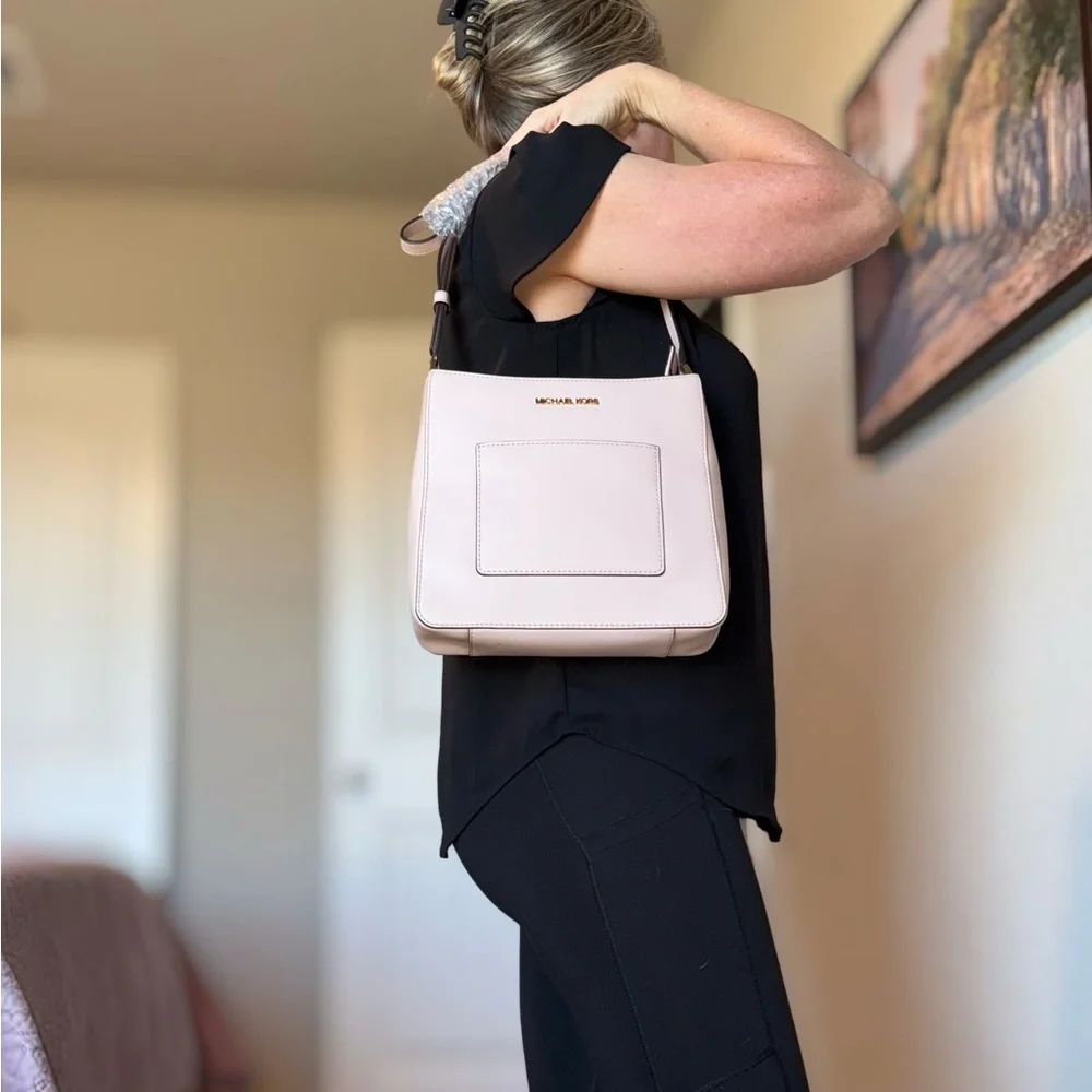 Michael Kors Blush Gloria Crossbody Bag - Picture 1 of 16